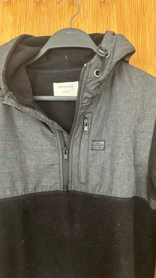 Sudadera con capucha gris y negra Talla S