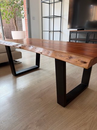 Mesa auxiliar de madera rústica