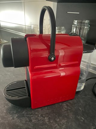 Cafetera Nespresso Roja