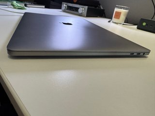 MacBook Pro 15.4” i7 16GB 2018 Plata
