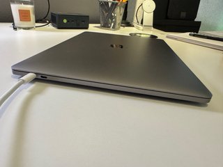 MacBook Pro 15.4” i7 16GB 2018 Plata