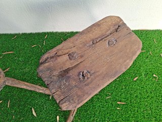 2 Taburetes rústicos de madera