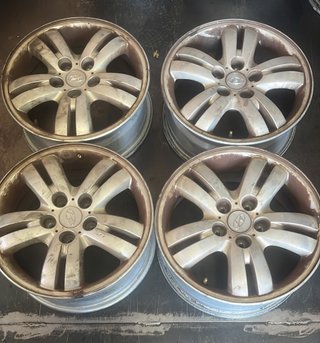 4 Llantas Hyundai R16 5 Tornillos