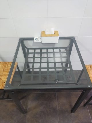 Mesa y 2 sillas a juego