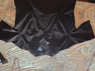 Vestido vintage corte lápiz negro. Tela elastica