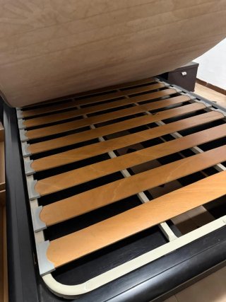 Cama doble con cabecero de piel sintética