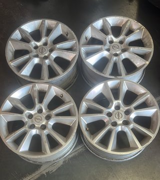 4 Llantas Opel R17 5 Tornillos