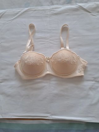 Sujetador beige con encaje