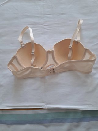 Sujetador beige con encaje