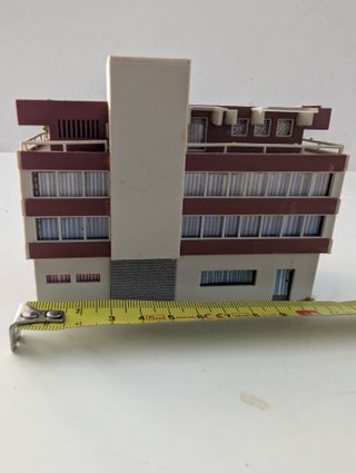 Edificio con tiendas escala N (4)