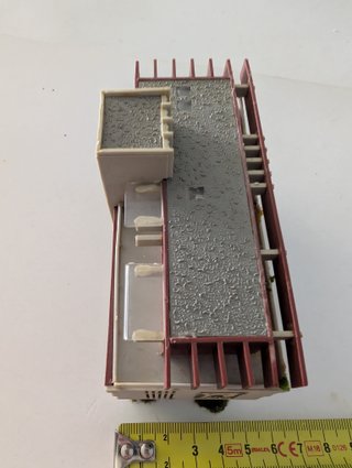 Edificio con tiendas escala N (4)