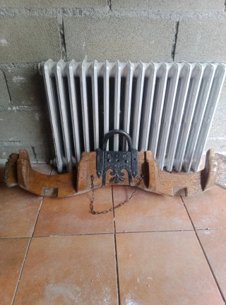Yugo antiguo de madera