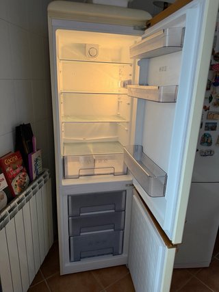 Frigorífico Cecotec 2 puertas crema