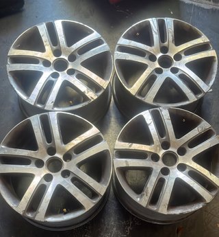 4 Llantas VW R16 5 Tornillos