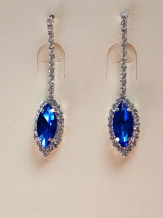 Pendientes largos con piedras azules. Preciosos