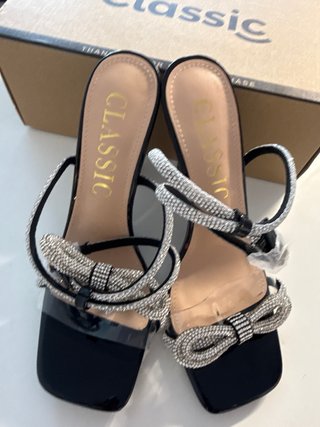Sandali gioiello con tacco