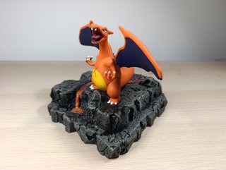 Diorama Charizard Herido Pintado Artesanal 20cm