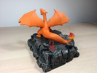 Diorama Charizard Herido Pintado Artesanal 20cm