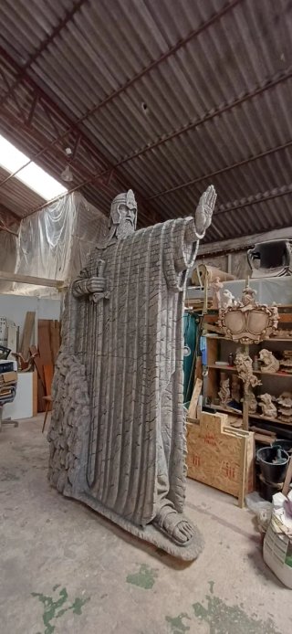 Alquiler figuras para eventos   "los argonath"