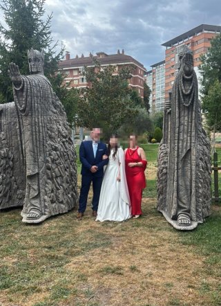 Alquiler figuras para eventos   "los argonath"