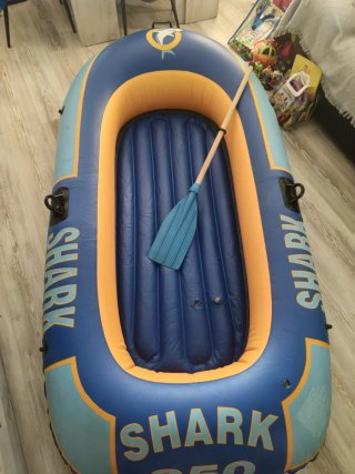 Barca hinchable Shark con remo