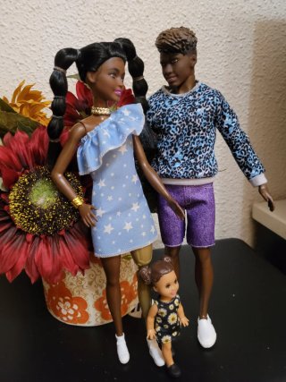 Muñeca Barbie familia con bebé