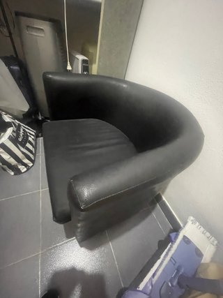 Butaca de salón de piel negra