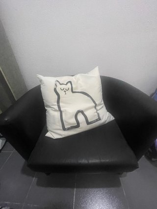 Butaca de salón de piel negra