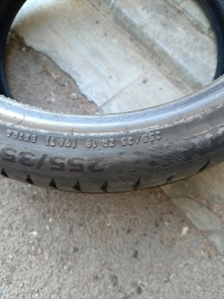 Neumático 255 35 19