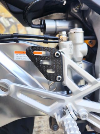 Taloneras Carbono Aprilia RSV4 Tuono V4
