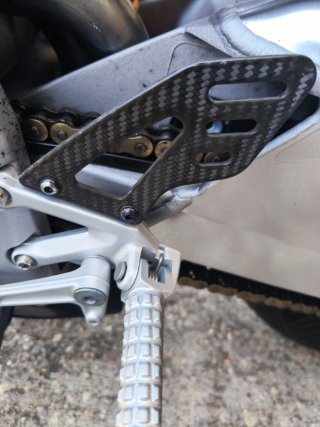 Taloneras Carbono Aprilia RSV4 Tuono V4