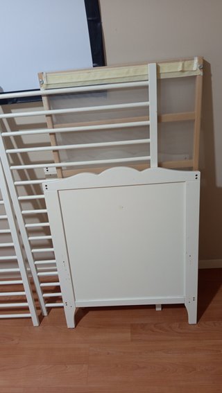 Cuna de bebé de madera
