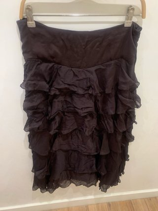 Falda marrón con volantes
