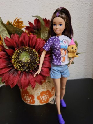 Muñeca chelsea con cachorro y accesorios