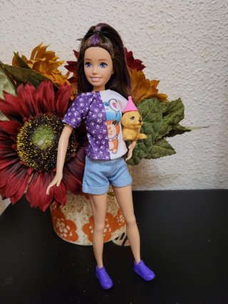 Muñeca chelsea con cachorro y accesorios
