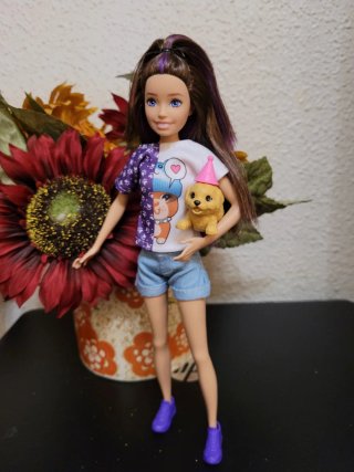 Muñeca chelsea con cachorro y accesorios
