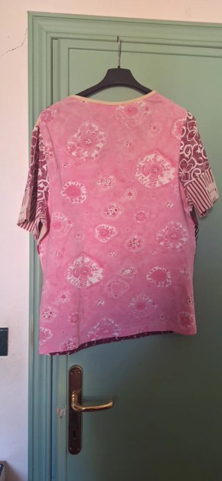 T-shirt Persona beige e viola