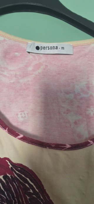 T-shirt Persona beige e viola