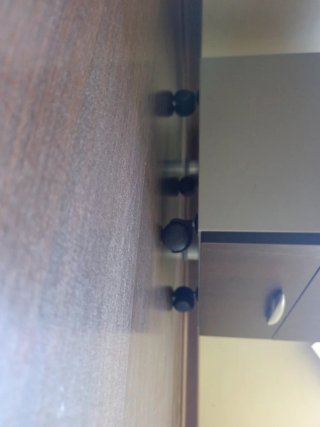 Escritorio y cajonera madera oscura y metal
