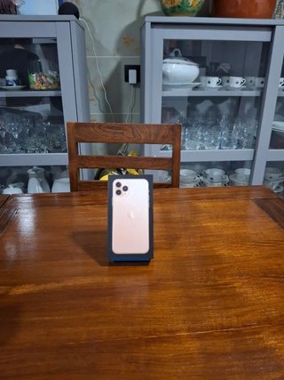 Caja iPhone 11 Pro Dorado