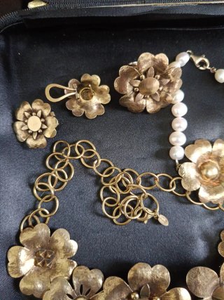 Conjunto Tous Flores Oro y Perlas