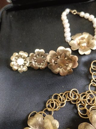 Conjunto Tous Flores Oro y Perlas