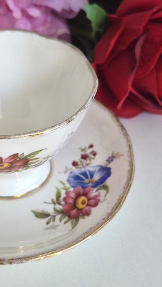 Taza y platillo porcelana inglesa floral