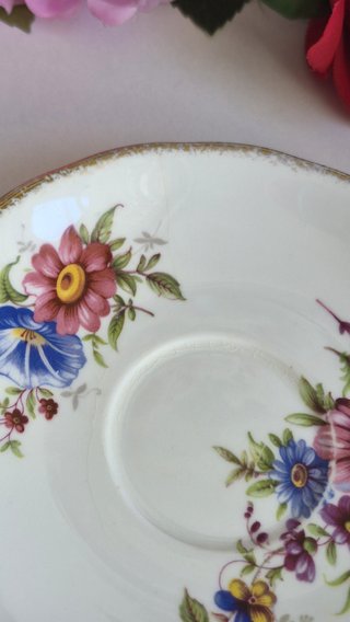 Taza y platillo porcelana inglesa floral