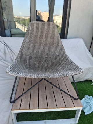 Silla de mimbre y metal
