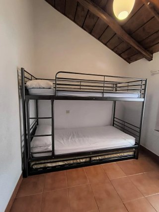Litera triple metálica con colchón