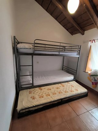 Litera triple metálica con colchón