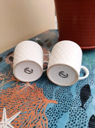 Juego de 2 tazas blancas