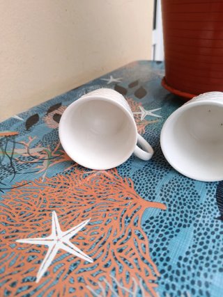 Juego de 2 tazas blancas