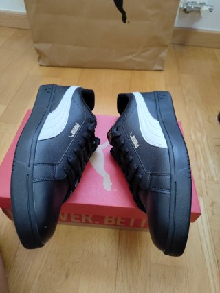 Zapatillas Puma Negras y Blancas